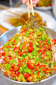 剁椒烤魚頭