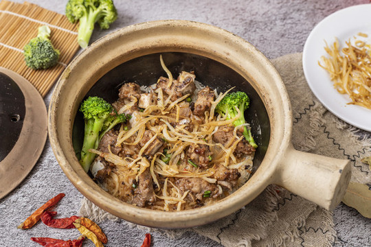 排骨煲仔飯