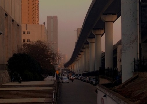 黃昏高架橋都市