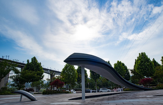藍(lán)天白云公園雕塑