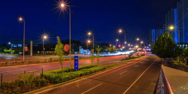 秦皇島河北大街夜景慢門車流