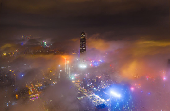 深圳平安大廈的夜云