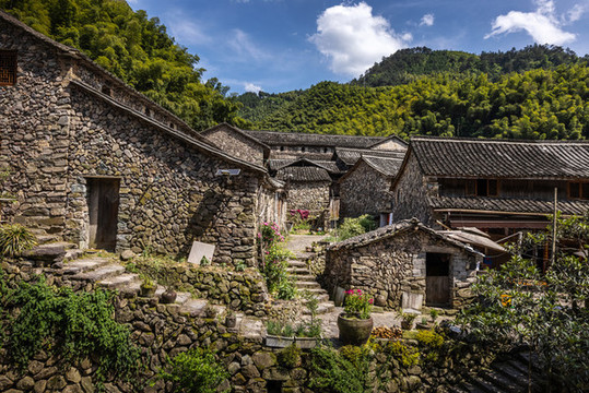 縉云巖下村