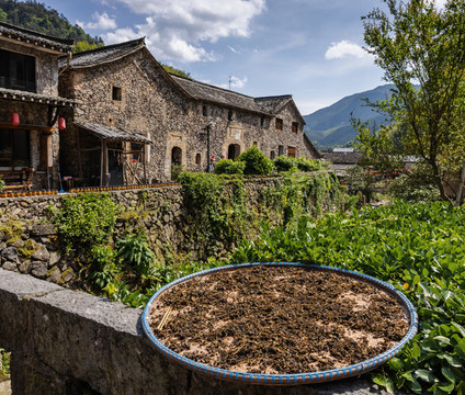 巖下石頭村