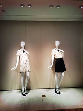 女士服飾展示