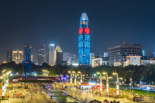 濟(jì)南泉城廣場(chǎng)夜景