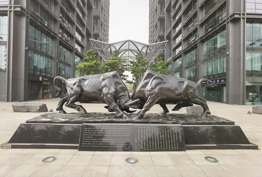 清華科技園頂牛雕塑