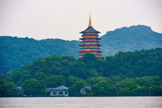 杭州西湖雷峰塔