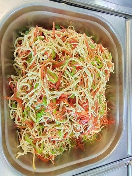 涼拌豆腐皮和豆腐絲和胡蘿卜絲