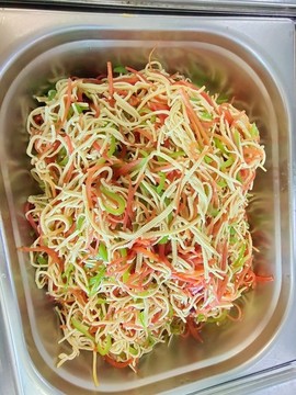 涼拌豆腐皮和豆腐絲和胡蘿卜絲