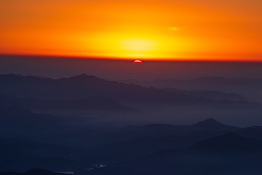 泰山日出朝霞