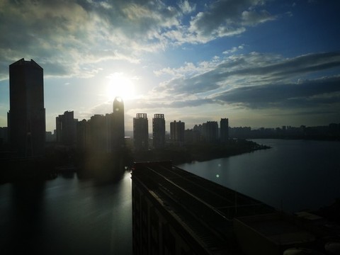 東江兩岸