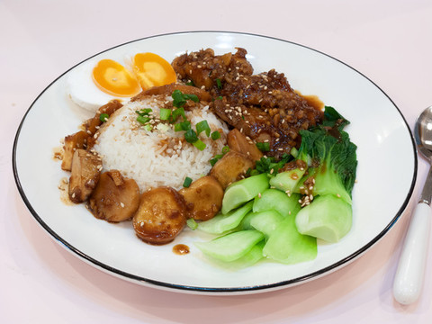 美味可口的照燒雞腿飯