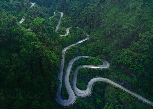 山路彎彎