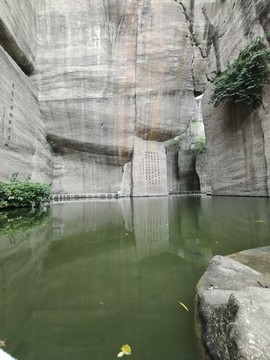 蓮花山山崖