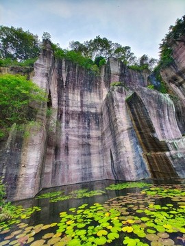 蓮花山山崖