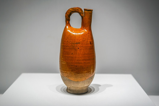 遼代黃釉雞冠壺