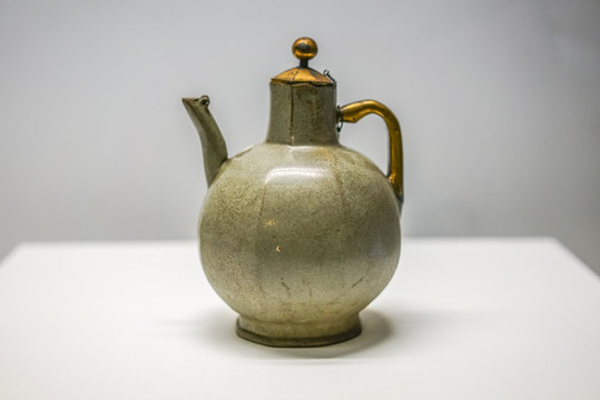 宋代越窯青釉執(zhí)壺