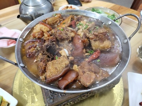 新鮮豬腳燉黃豆
