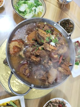 豬腳燉黃豆