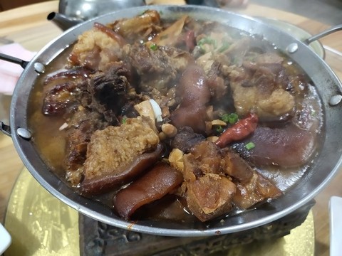 豬腳燉黃豆火鍋