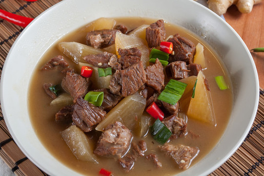 蘿卜燒牛腩