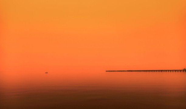 黃昏棧橋大海