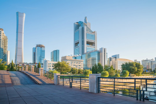 北京建外CBD建筑和通惠河風光