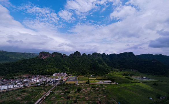 穿巖十九峰景區(qū)