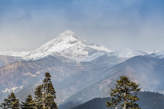 色季拉山
