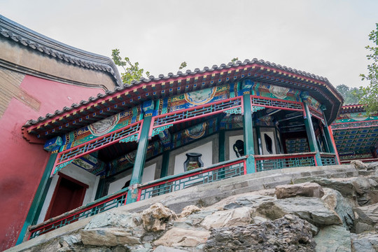 北京北海公園古建筑碧照樓風(fēng)光