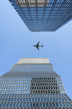 空中客機(jī)與現(xiàn)代建筑透視