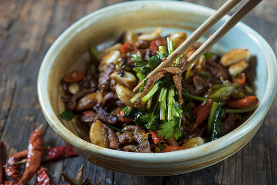 香菜小牛肉