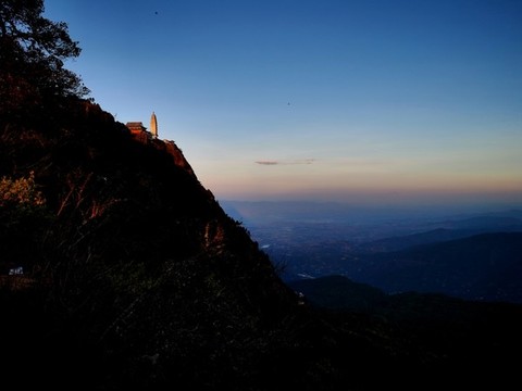 雞足山