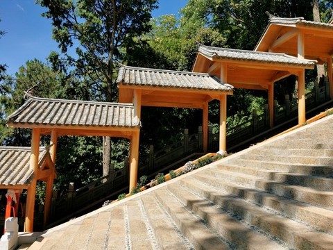 錯(cuò)層式廊架