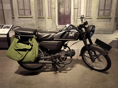 老上海石庫門摩托車