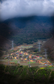 高原山村