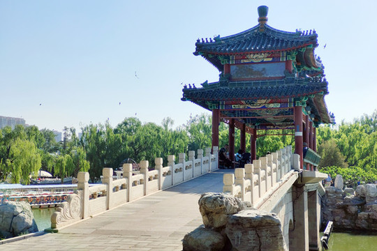 北京龍?zhí)逗珗@雙星橋