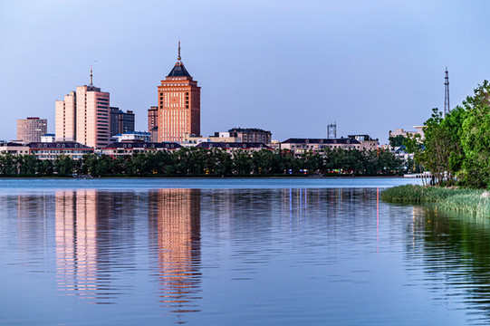 日落后的中國長春南湖公園風(fēng)景