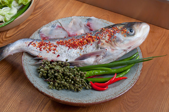 火鍋生魚擺拍