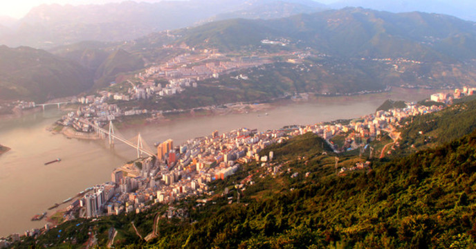 巴東