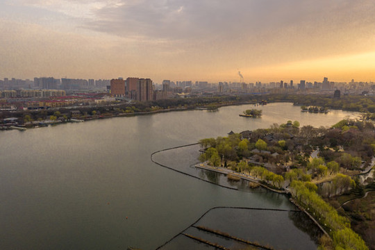 鳥瞰大明湖的早晨