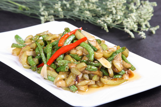 長(zhǎng)豆角燒茄子