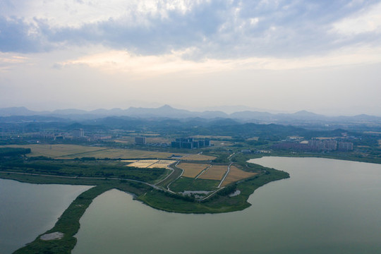 航拍浙江杭州余杭區(qū)南湖公園