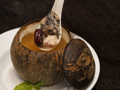 椰子雞灌湯