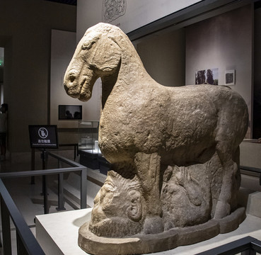 中國(guó)陜西歷史博物館馬踏匈奴石雕