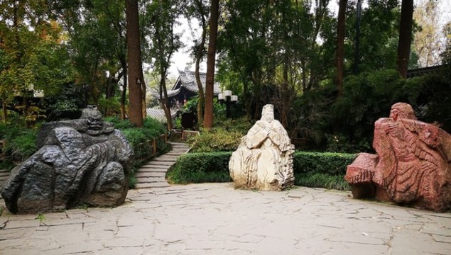 劉備關(guān)羽張飛塑像