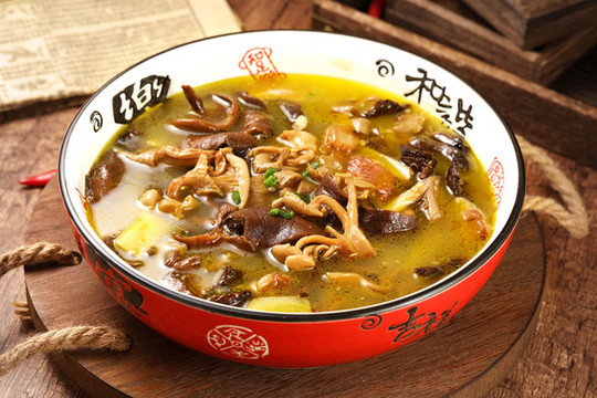 五花肉燉菌菇