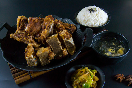 排骨飯?zhí)撞? style=