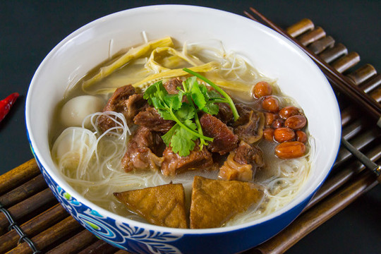 牛腩粉絲湯